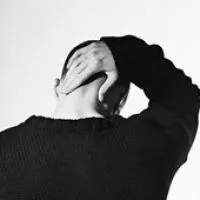 qq头像男生背影黑白伤感落寞的第1张