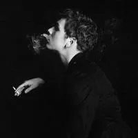 qq头像男生帅气背影黑白的精选第1张