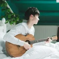 温暖的像阳光的帅气男生头像第1张