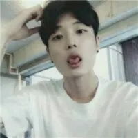 会玩的男生帅气头像最新版本第1张