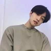 最新男生帅气忧郁系头像第1张