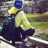 最新qq男生头像背影戴帽子超拽第1张