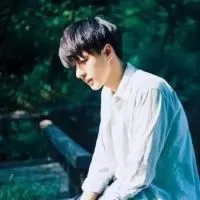 带忧郁气质的伤感男生QQ头像大全第1张