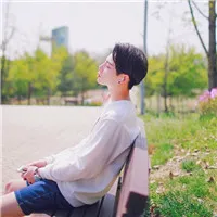 90后帅哥小清新白衣男生头像第1张