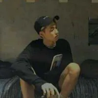 韩范帅气男生上半身头像第1张