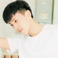 文艺白衣帅哥头像图片大全第1张