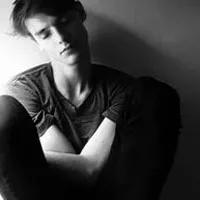 最新qq欧美男生黑白头像第1张