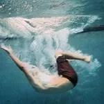 一个人海边头像男生孤单背影第1张