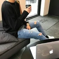 最新帅气潮流男生头像半身大全第1张