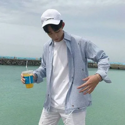 最新帅气兄弟头像一左一右两张分开第1张