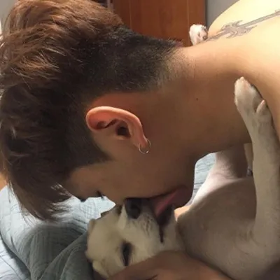 最新版qq头像男生帅气抱猫咪大全第1张