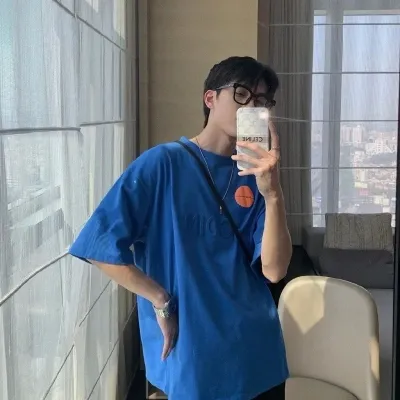 男生手机自拍姿势头像大全第1张