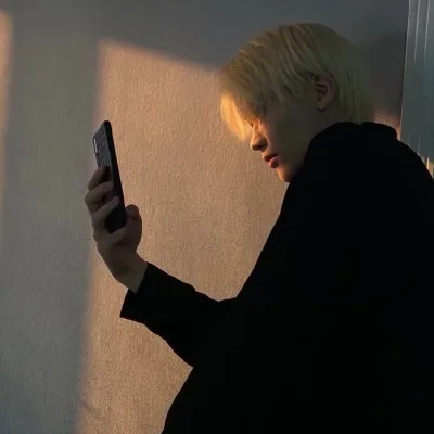 很有氛围感的真人帅气的男生头像大全第1张