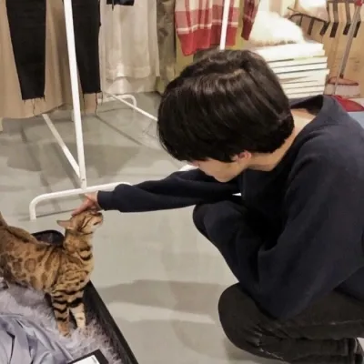 成熟小众风格高颜值男生头像第1张