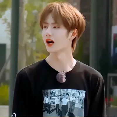 很惊艳的很好看的男生真人qq头像第1张