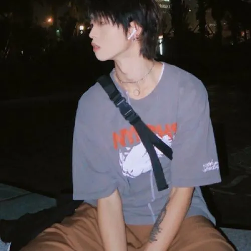 小众高级感的复古文艺男生头像第1张