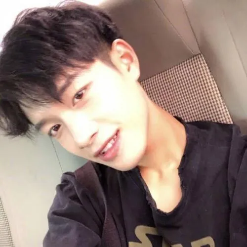 帅哥头像微信简约干净第1张