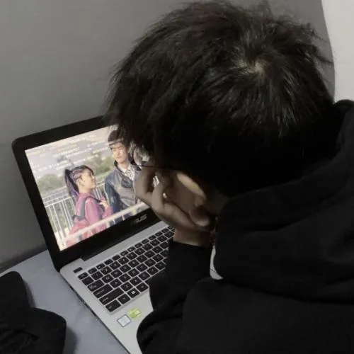 颜值很高酷拽男生头像真人第1张