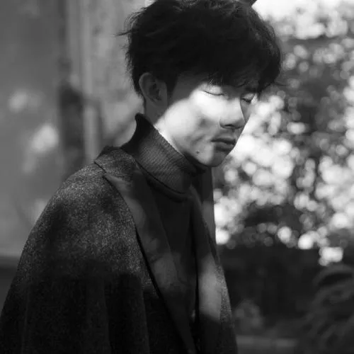 图片大全霸气冷酷男生头像第1张