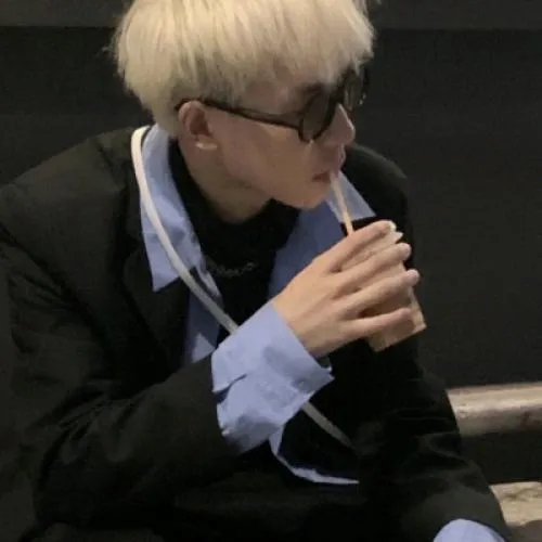 颓废但不失霸气的男生头像个性精选第1张