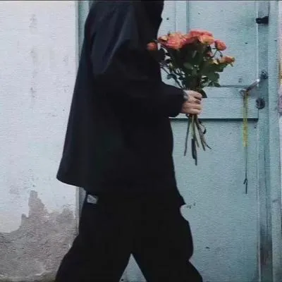 男生头像不露脸半身照真人第1张