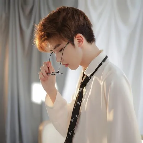 真人帅哥头像阳光帅气图片第1张