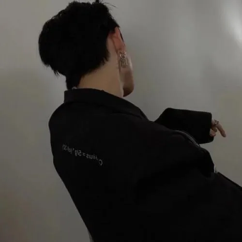 真人照片又酷又帅的男生头像第1张