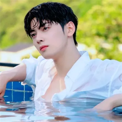 高清阳光帅气微信男生真人头像图片第1张