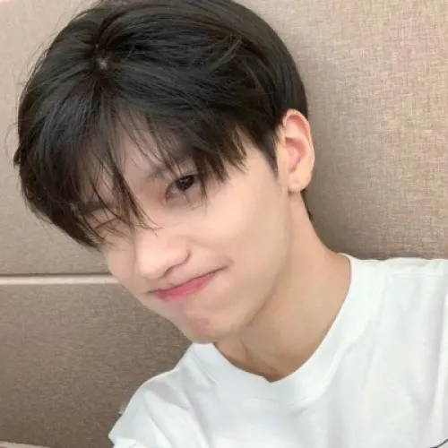 阳光向上有朝气的微信头像男第1张