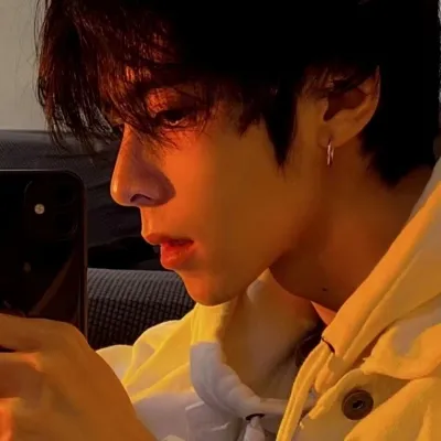 高清帅气的俊美侧面男生头像图片第1张