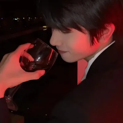 高清好看的男生头像冷酷帅气侧脸清晰图片第1张