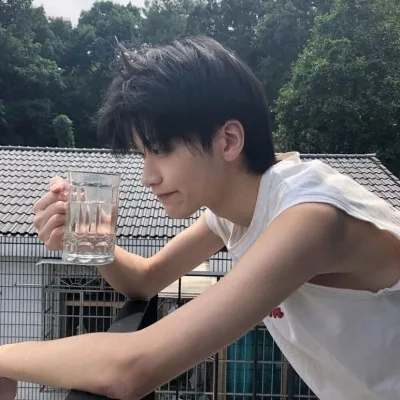 高清小众但很帅的男生头像图片第1张