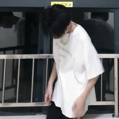 ins风高质感头像男生真人高清图片第1张