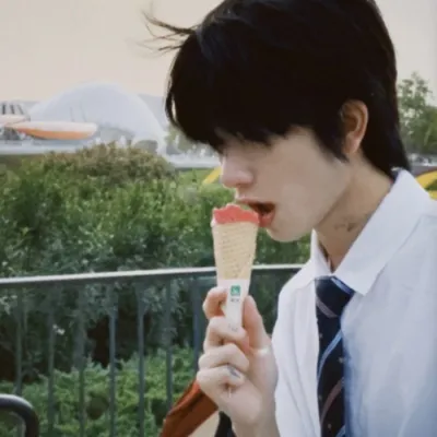 高清帅气的真人ins男qq头像图片第1张