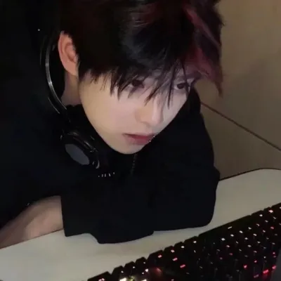 高清超帅的侧脸男生头像图片第1张