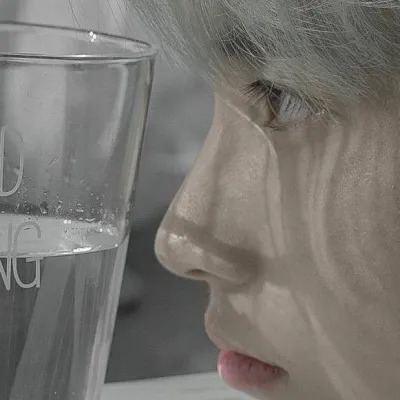 高清冷酷的银发小哥哥头像图片第1张