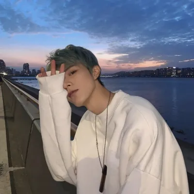 高清好看的有内涵的帅哥头像图片第1张