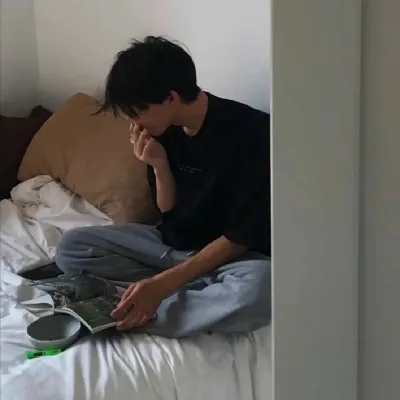 冷酷霸气的ins风男生真人头像图片大全第1张