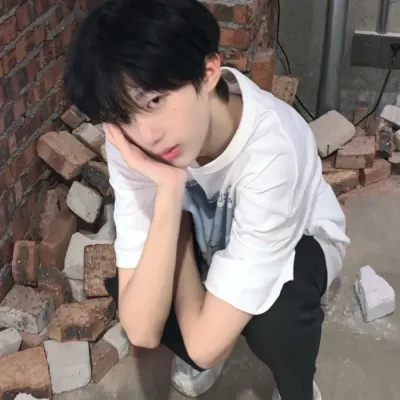 ins风优质真人高清男头图片第1张