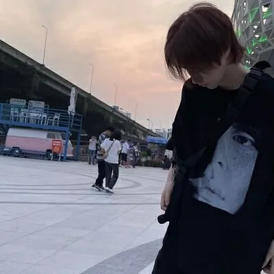 冷酷霸气帅气的男生头像真人版第1张