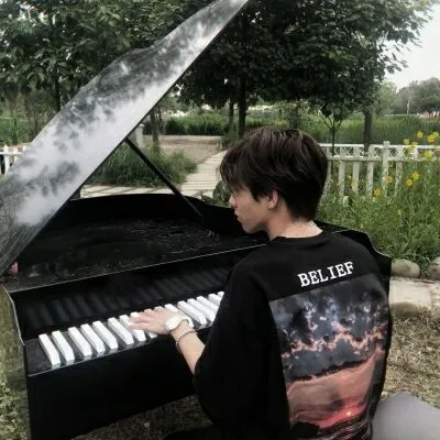 ins风真人文艺范高清街头男生头像第1张