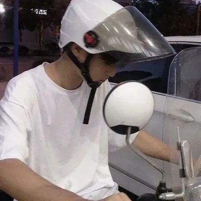 真人简约头像图片第1张