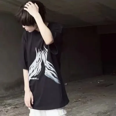 很有少年感的很精致的男生头像第1张