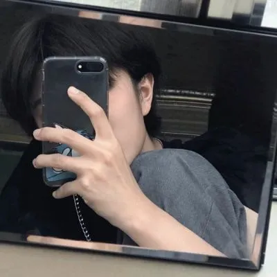 高冷又很文艺范的热门酷酷的男生头像第1张