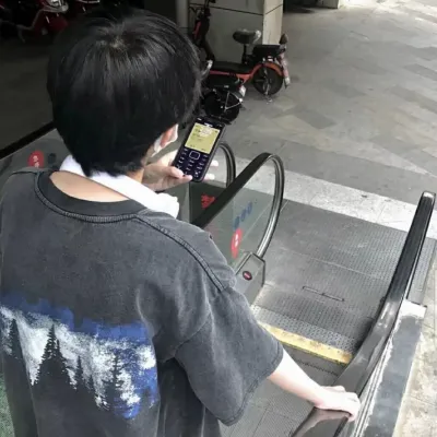 不露脸比较深沉的男生头像大全第1张