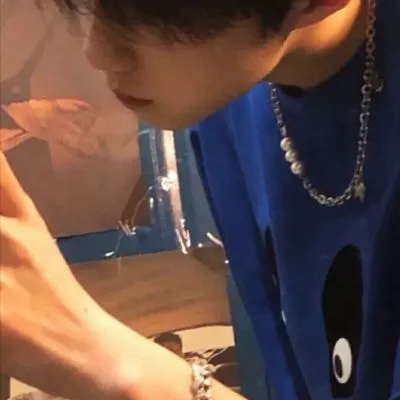 风流倜傥韩版男生头像图片第1张