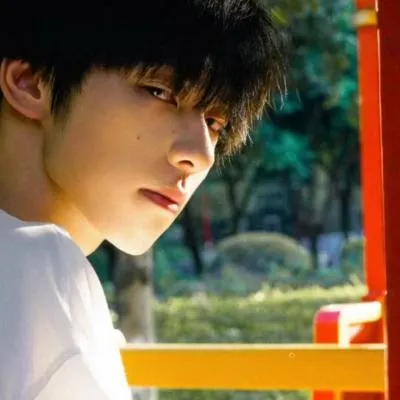 文艺复古男生头像第1张