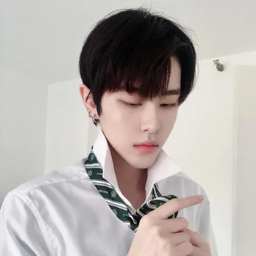 乏味的生活离不开帅气的男头第1张