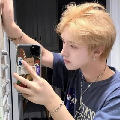 微信头像文艺范的男人第1张