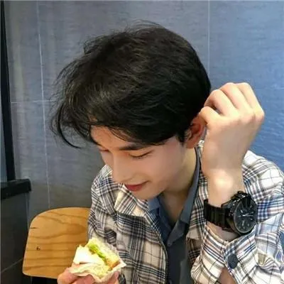 2021年男生微信头像文艺简约又不失帅气范的第1张